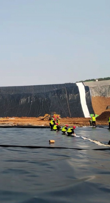 1mm Black Composite Geomembrane for Ultrafine Fly Ash Solid Waste Disposal Project