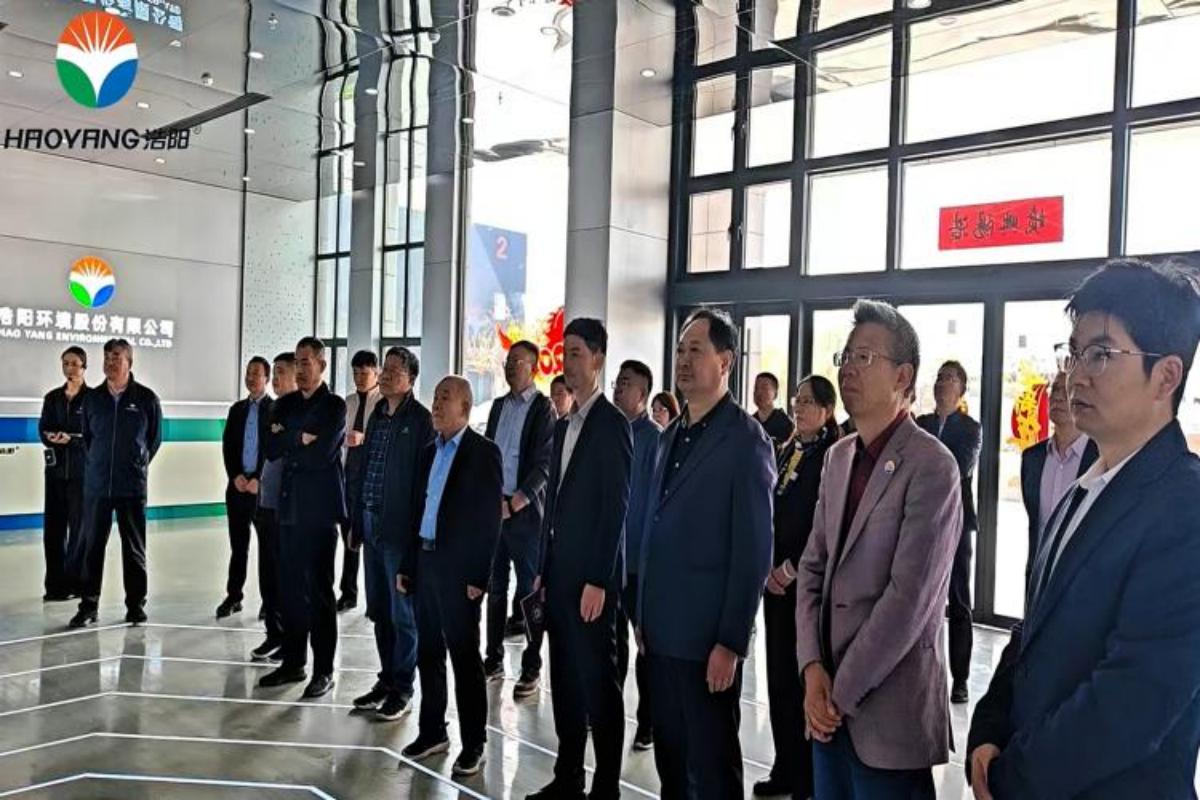 Antiguos alumnos de la Universidad Politécnica de Tianjin visitan Haoyang Environmental: forjando nuevas vías de integración entre la industria, la universidad y la investigación.jpg Antiguos alumnos de la Universidad Politécnica de Tianjin visitan Haoyang Environmental: forjando nuevas vías de integración entre la industria, la universidad y la investigación.jpg