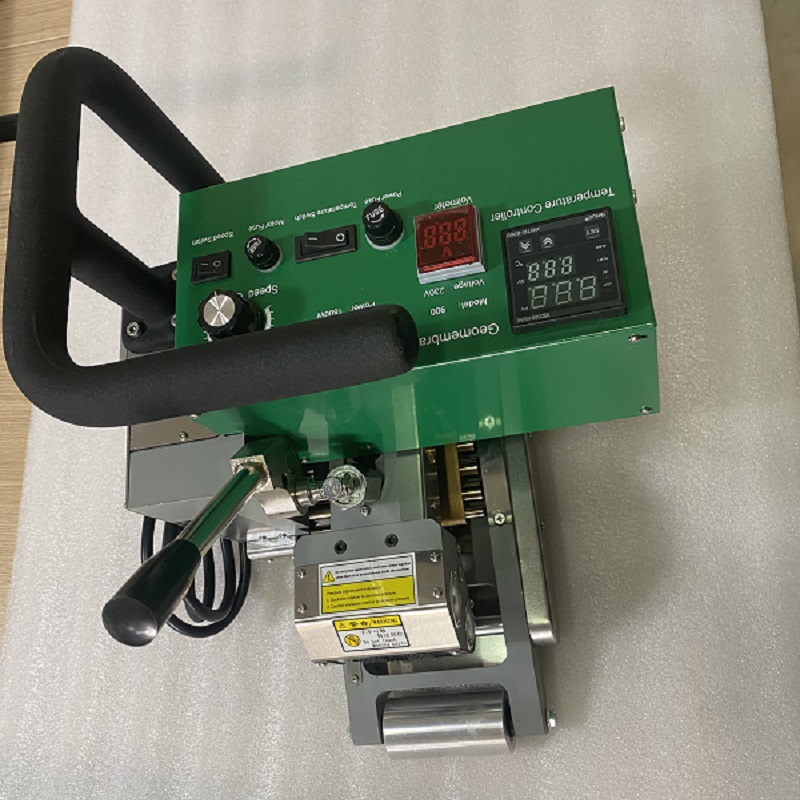 เครื่องเชื่อมจีโอเมมเบรน 900