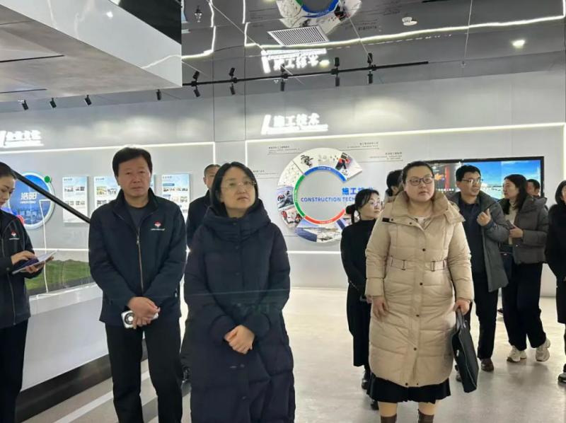 Delegaciones gubernamentales visitan Haoyang Environmental para impulsar el comercio mundial de geomembranas y materiales geosintéticos de Haoyang.jpg