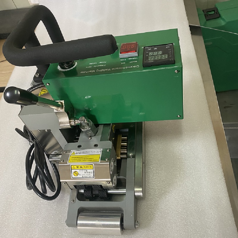 เครื่องเชื่อมจีโอเมมเบรน 900