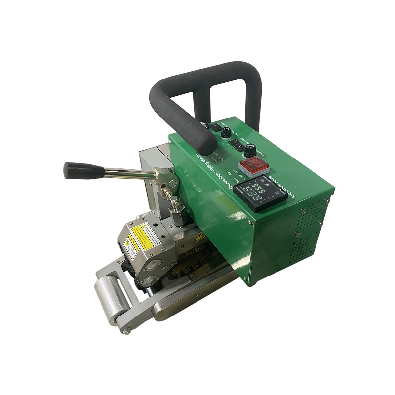 เครื่องเชื่อมจีโอเมมเบรน 900